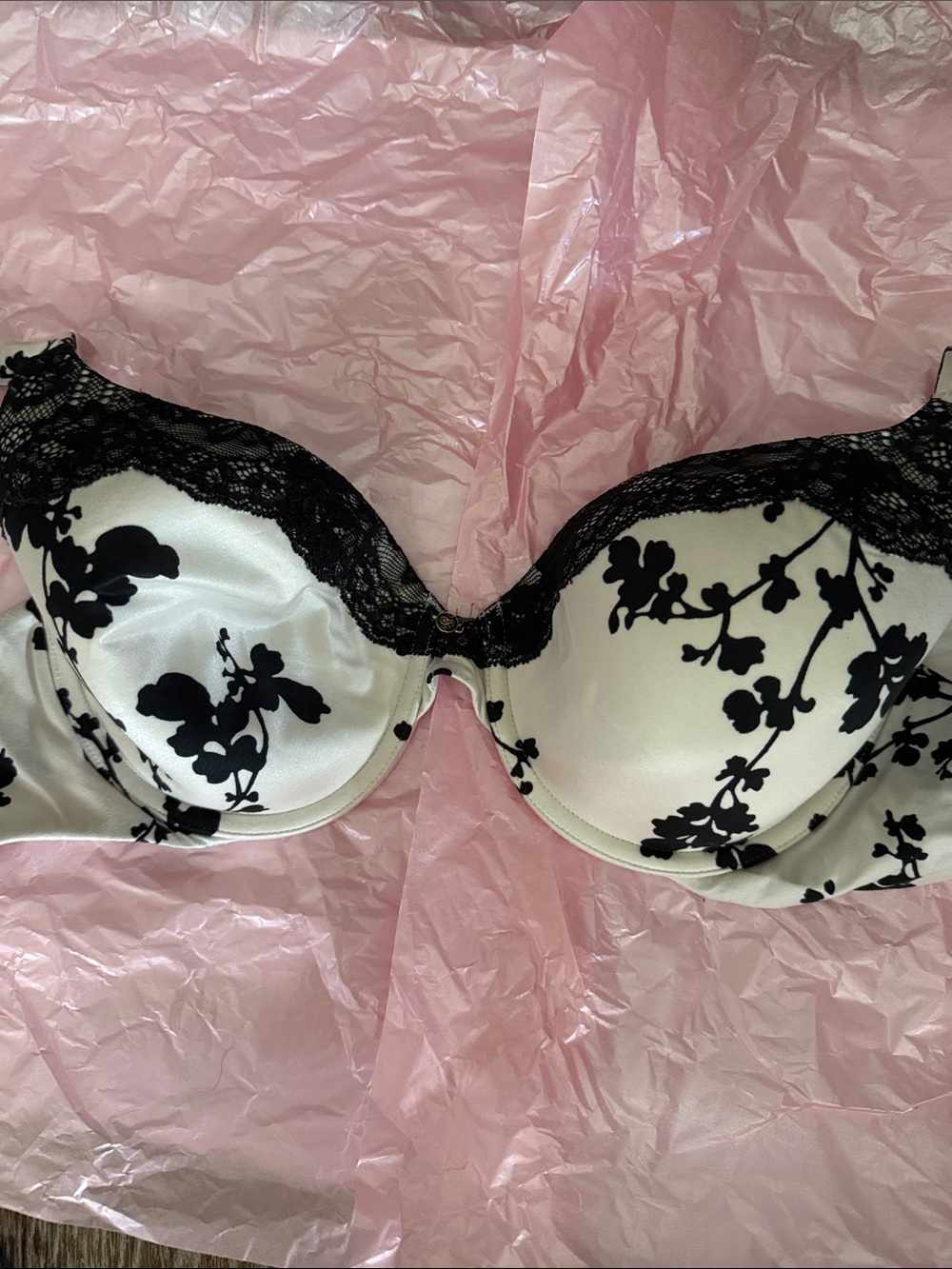 Victoria’s Secret Black and White Floral Lace Trim Bra 36C - Picture 2 of 6